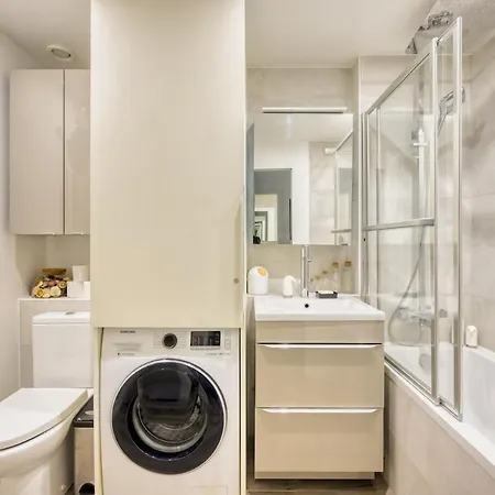 Apartment 37 M2, 1 Bedroom, Garden View, In Clichy, Parking *