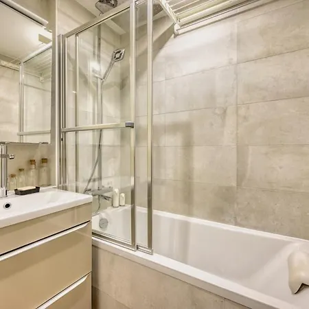 37 M2, 1 Bedroom, Garden View, In Clichy, Parking Apartment